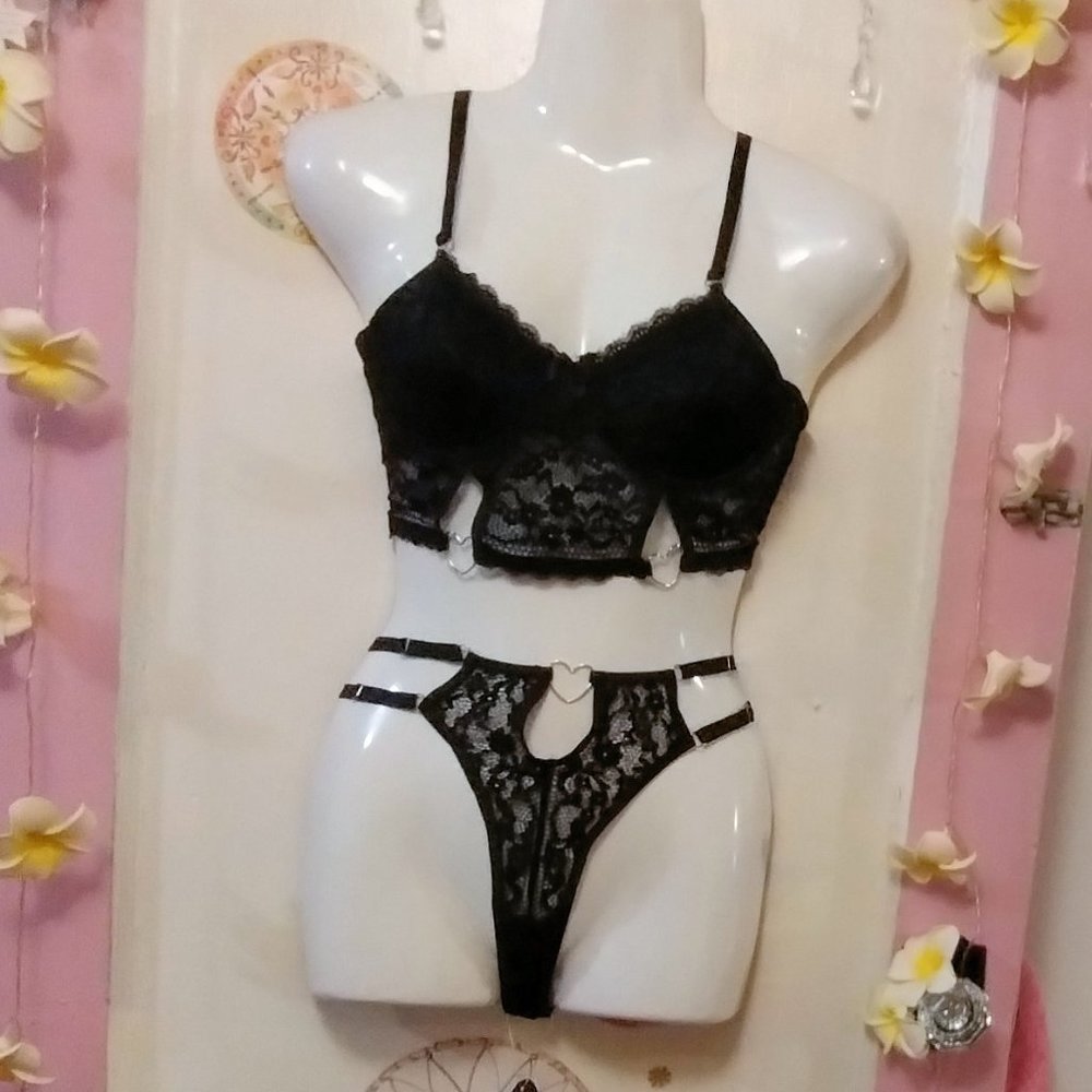 Avidlove (S) Heart Accent Lace Lingerie Set